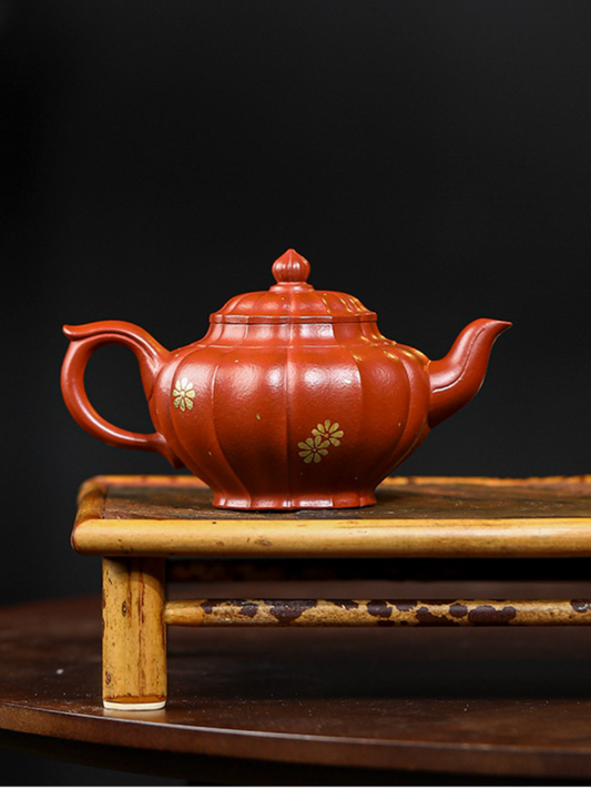 Käsintehty Yixing-savesta valmistettu ”Xiaoying” (Naurahtava kirsikka 笑樱) -teepannu